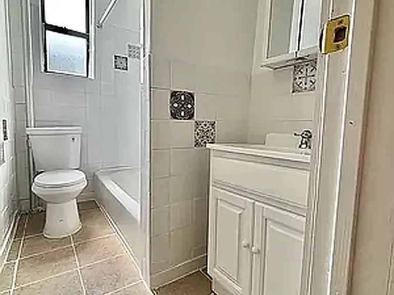 558 Parkside Ave #B5 — Photo 6