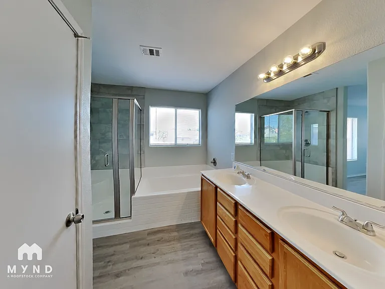 6271 Stone Hollow Ave — Photo 22
