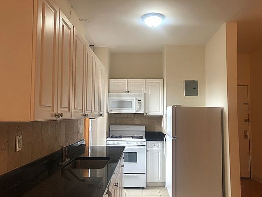 3rd image of 550 W 146th St #31