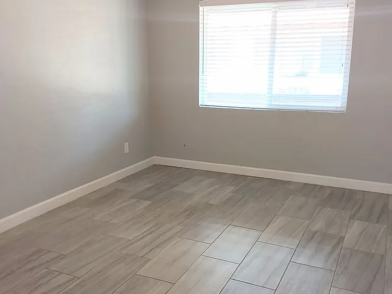114 E Mariposa St #10 — Photo 12