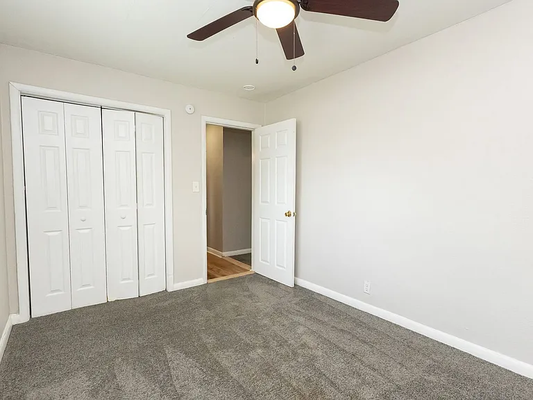305 Sunrise Ln #C — Photo 12
