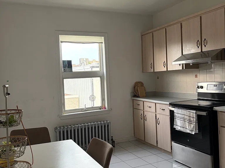 573 Ossington Ave #2 — Photo 2