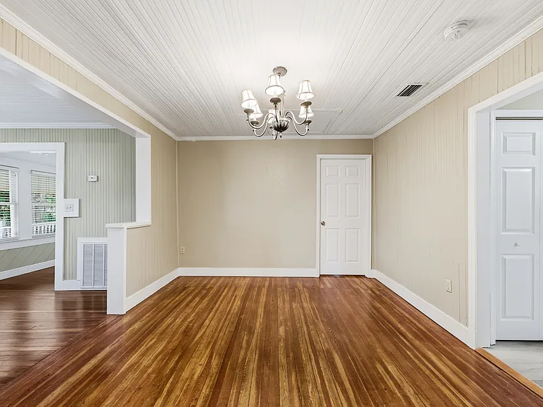 399 Old Dixie Hwy SW — Photo 10