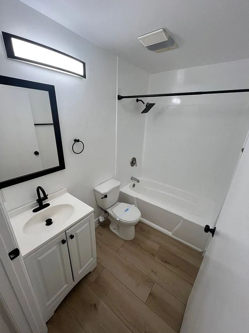 Villa Regency Apartments — Photo 4