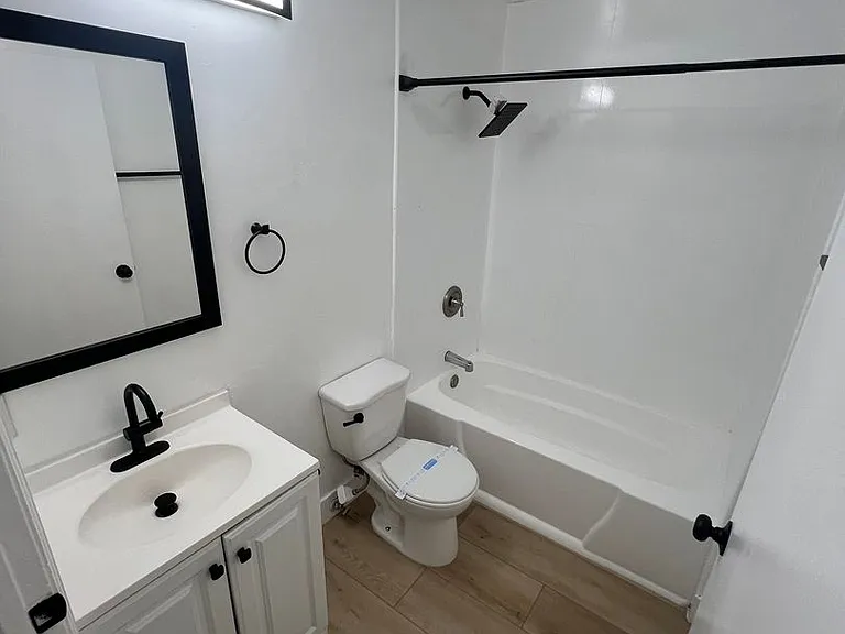 Villa Regency Apartments — Photo 69