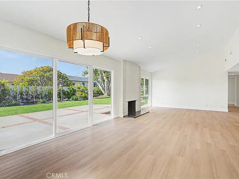 6917 Clovercliff Dr — Photo 7