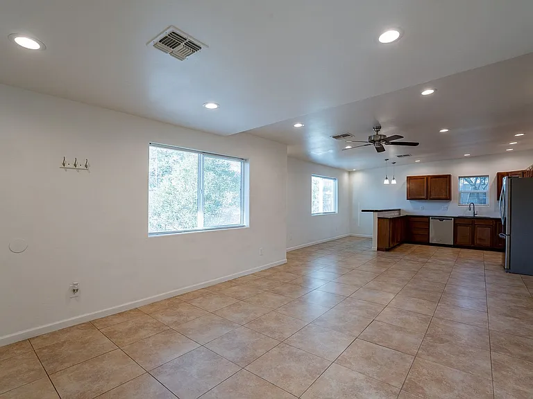 436 E. Waverly St. — Photo 9