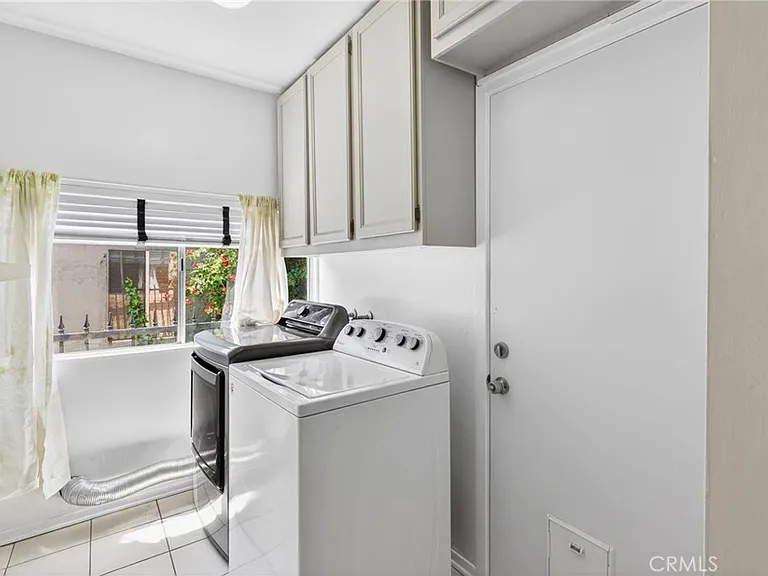 1145 N Genesee Ave — Photo 8