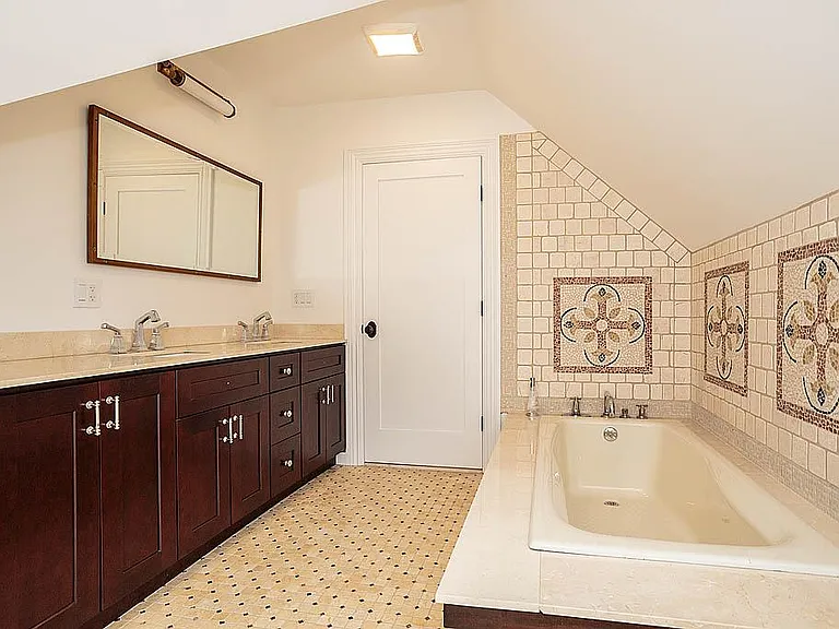 27 Howland St #Penthouse 1 — Photo 15