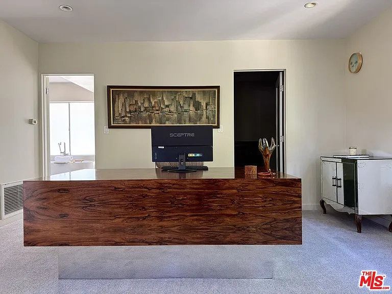 1555 Rising Glen Rd — Photo 14