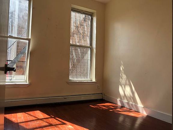 2nd image of 702 De Kalb Ave #2