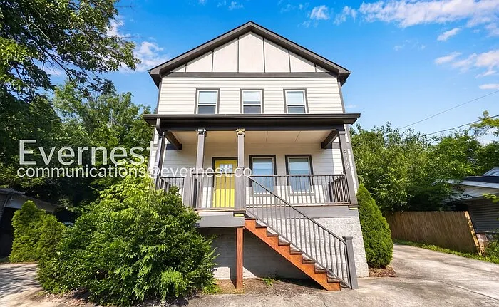 2115 Burns St — Photo 1
