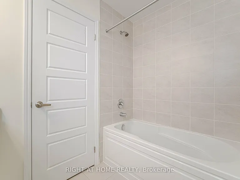 908 Sumac Cres — Photo 37