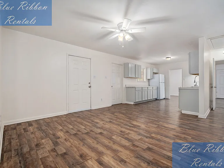 2712 Moot Ave — Photo 6