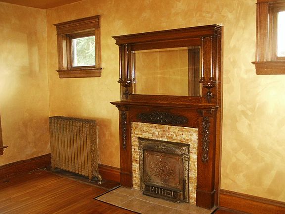 2nd image of 1067 N Marion St