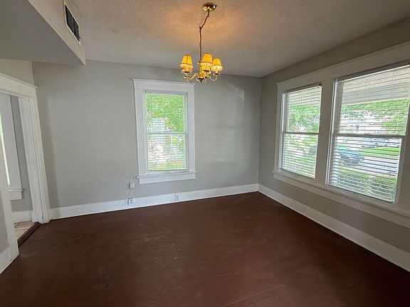 3rd image of 315 Dalzell St