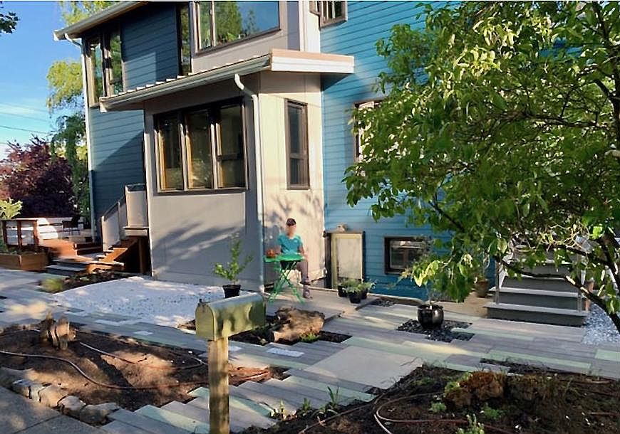 The house and entry to apartment