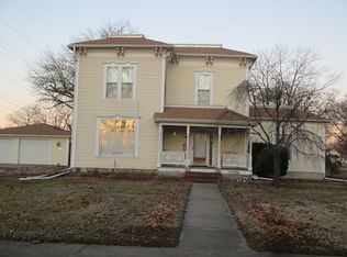 504 S 6th St, Burlington, KS 66839