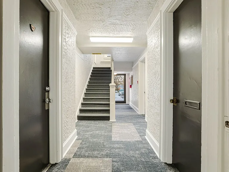 Frances Apts — Photo 34