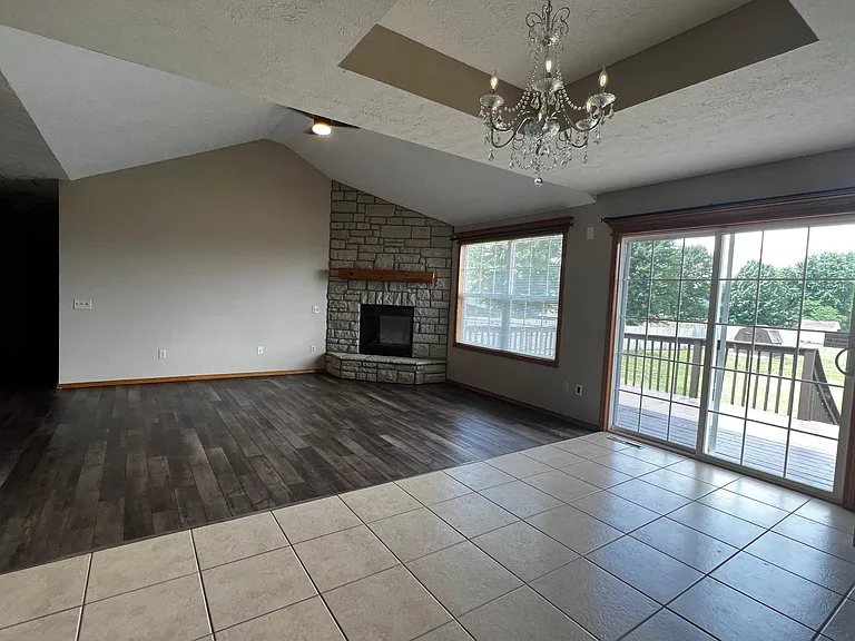 3443 S Farm Road 129 — Photo 6