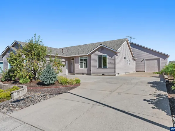 746 Mooney St, Independence, OR 97351