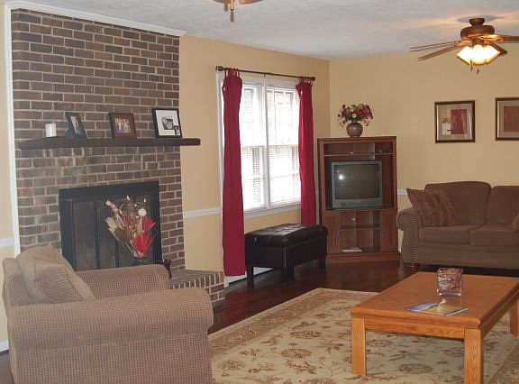 4th image of 145 Bell Ct
