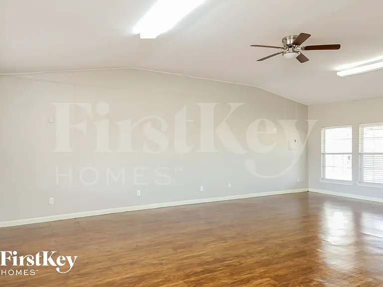 6127 Bright Valley Dr — Photo 3