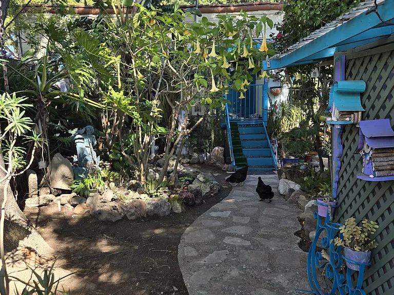 2434 Cloverfield Blvd — Photo 3