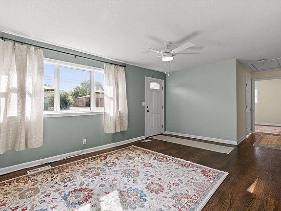 2nd image of 1321 Raydine Ln