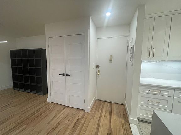 4th image of 601 Chestnut St APT B23