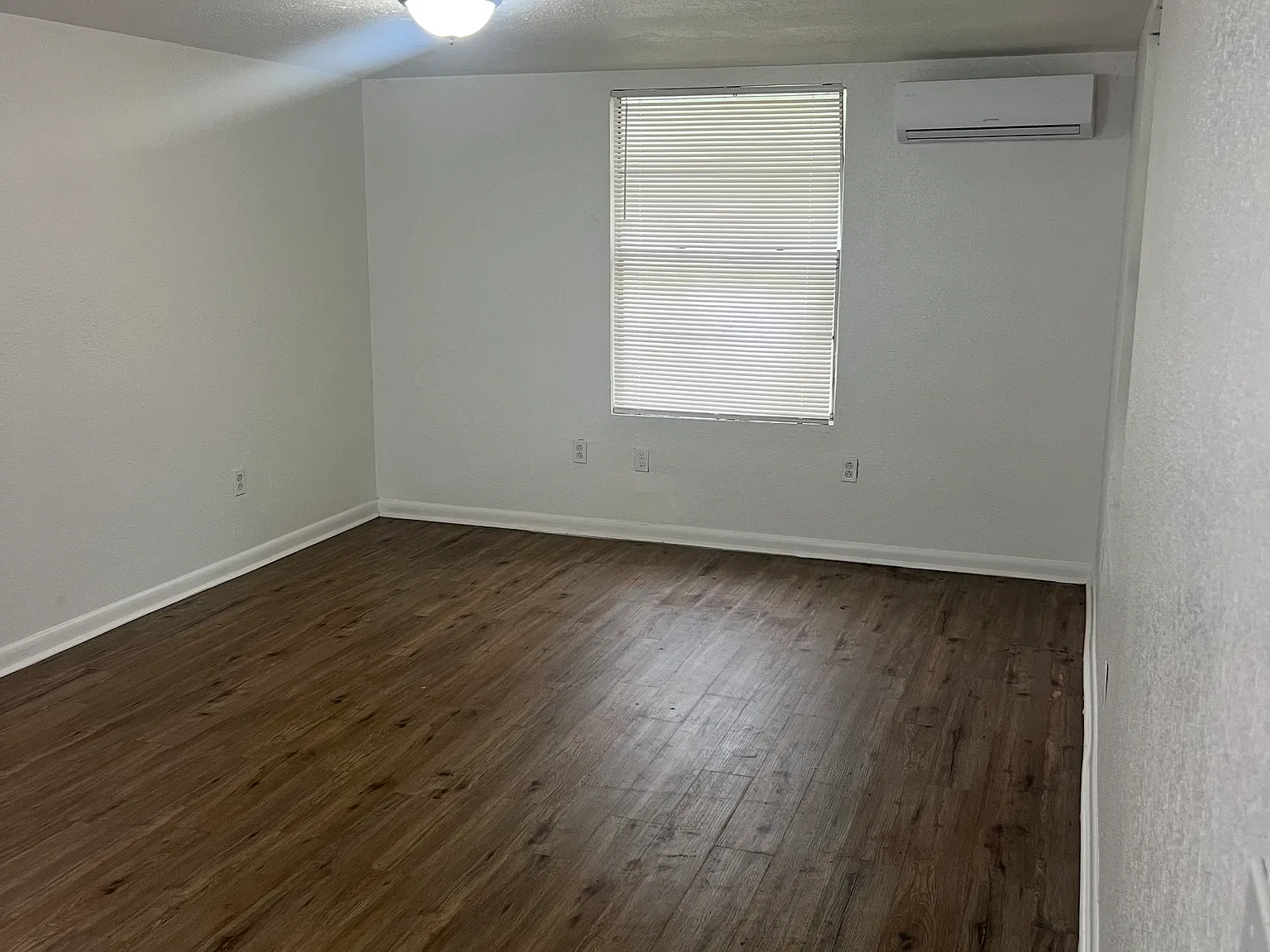 1 bed, 900 sqft, $1,000 — Photo 4