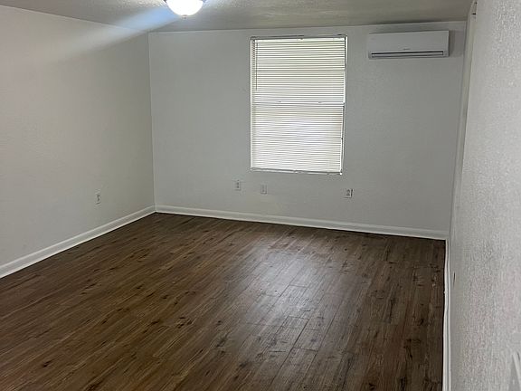4th image of 8161 Thrasher Ave