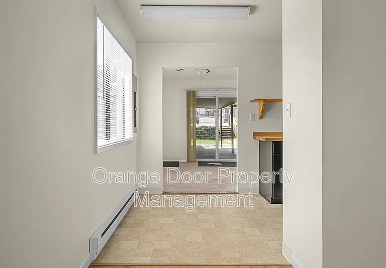 834 S 72nd St — Photo 17