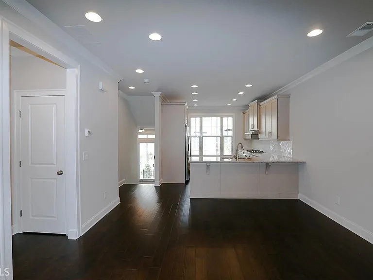 208 Bedford Aly — Photo 17
