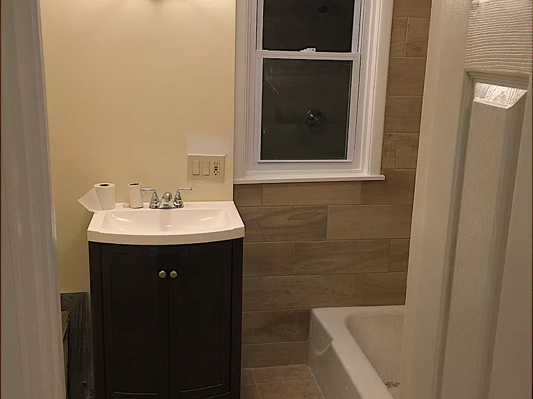 Newly Remodeled 2nd Floor Bathroom