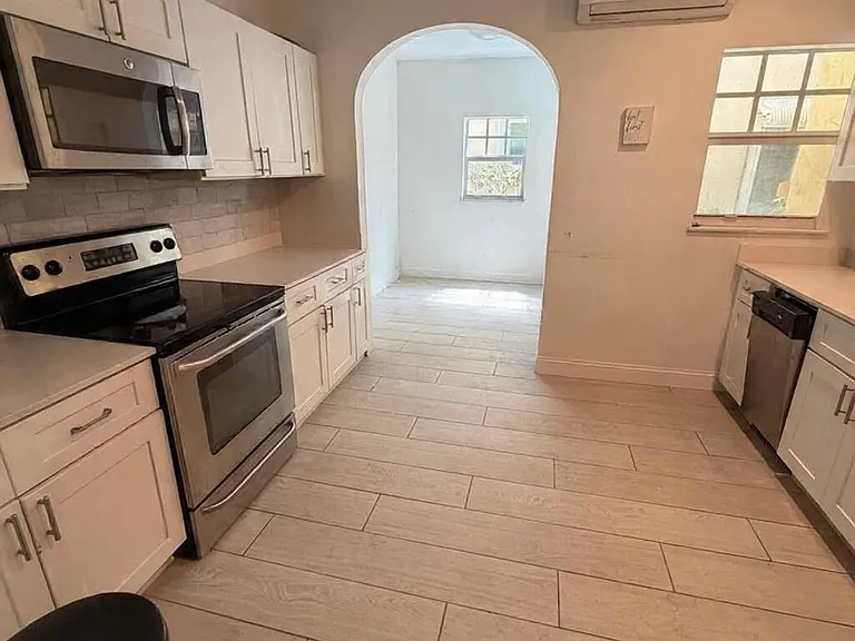 407 S Lakeside Dr — Photo 3