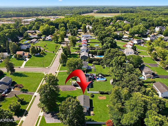 4th image of 15 Tamarack Drive