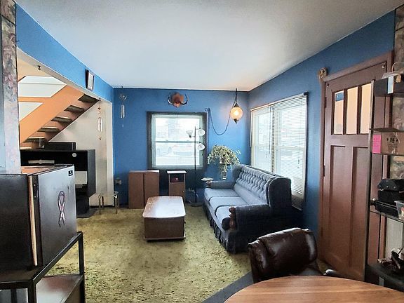 4th image of 7139 W 74th St