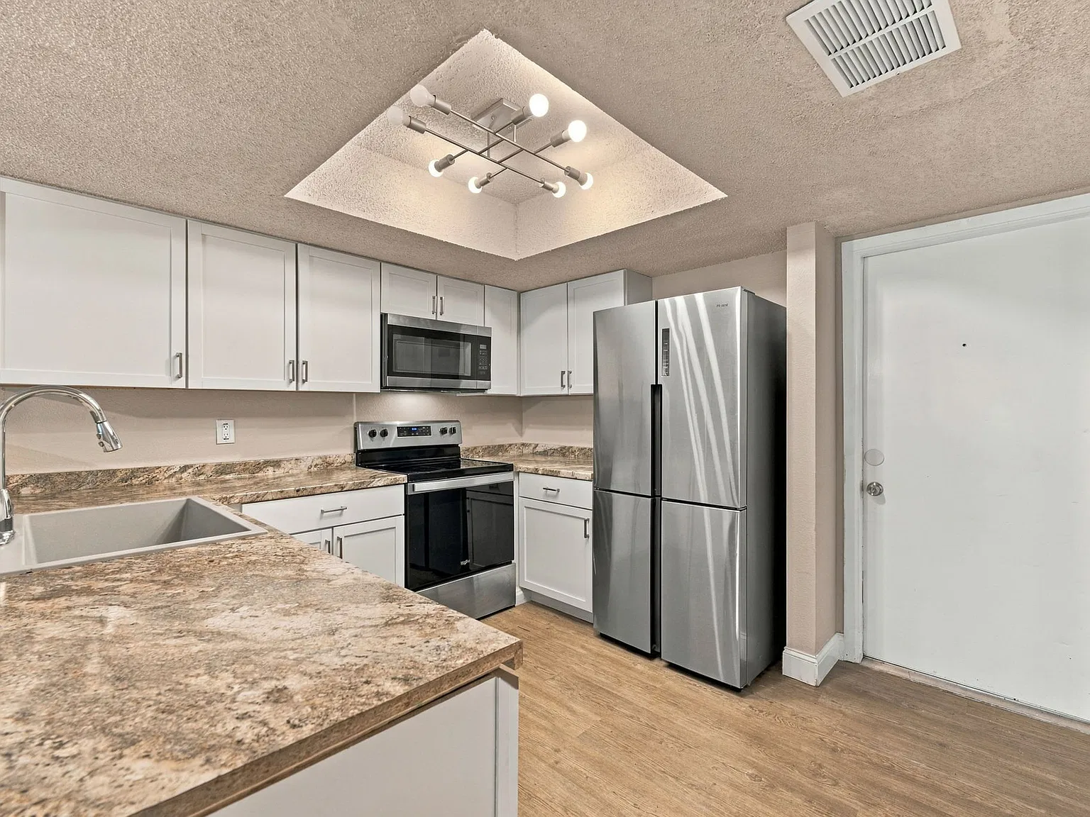 2 bed, 1145 sqft, $1,450 — Photo 4