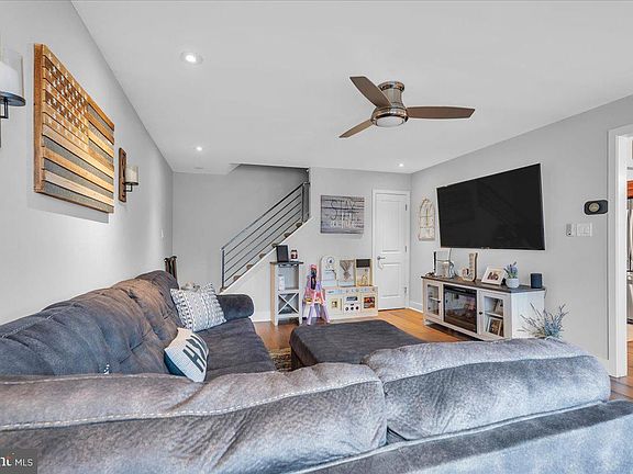 5th image of 2036 Harbour Dr
