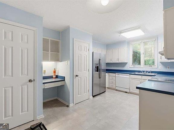 5th image of 4138 Dyouville Trce