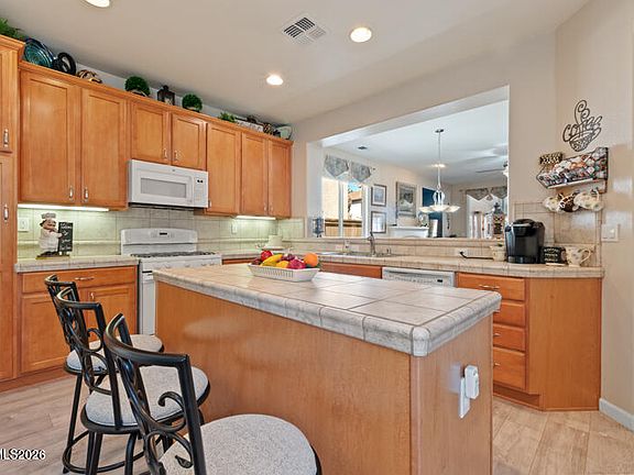5th image of 455 Dartmoor Ct