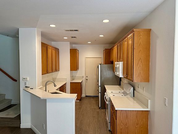 3rd image of 1384 Ashton Park Ln