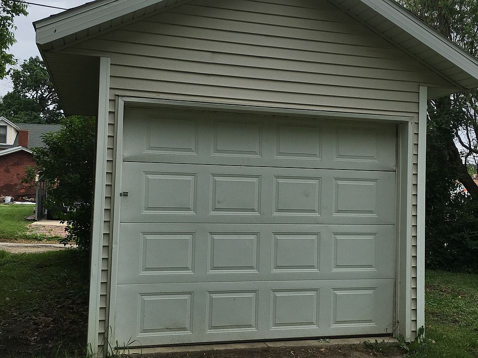 2nd image of 207 N Garnavillo St