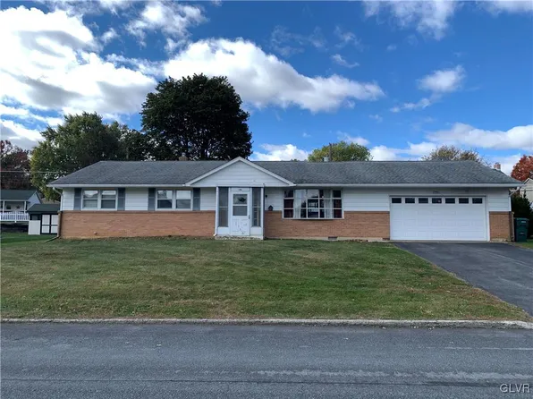 1350 Hickory Rd, Macungie, PA 18062