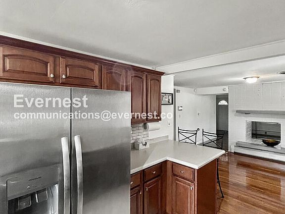 4th image of 616 S Jefferson St