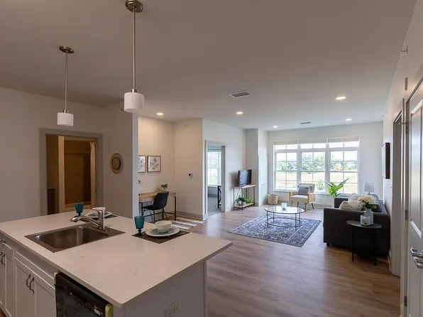 DeLaet's Landing - 99 New Broadway