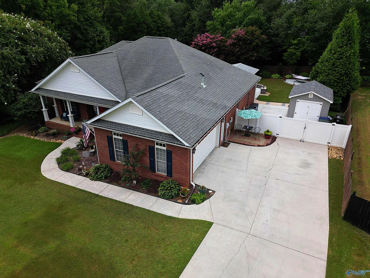 3 bed, 2.0 bath, 2377 sqft, $2,575 — Photo 2