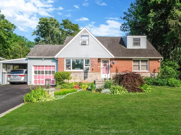 8 Lowell Avenue, Greenlawn, NY 11740