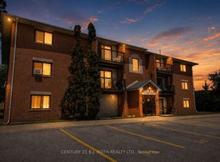 163 Edgehill Dr #D11, Barrie, ON L4N 1L9
